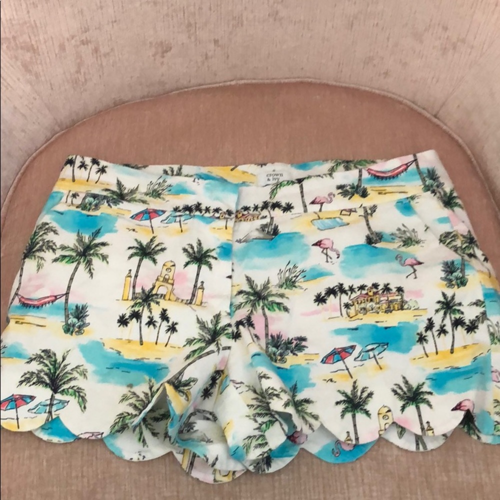 Crown & ivy shorts with beach pattern